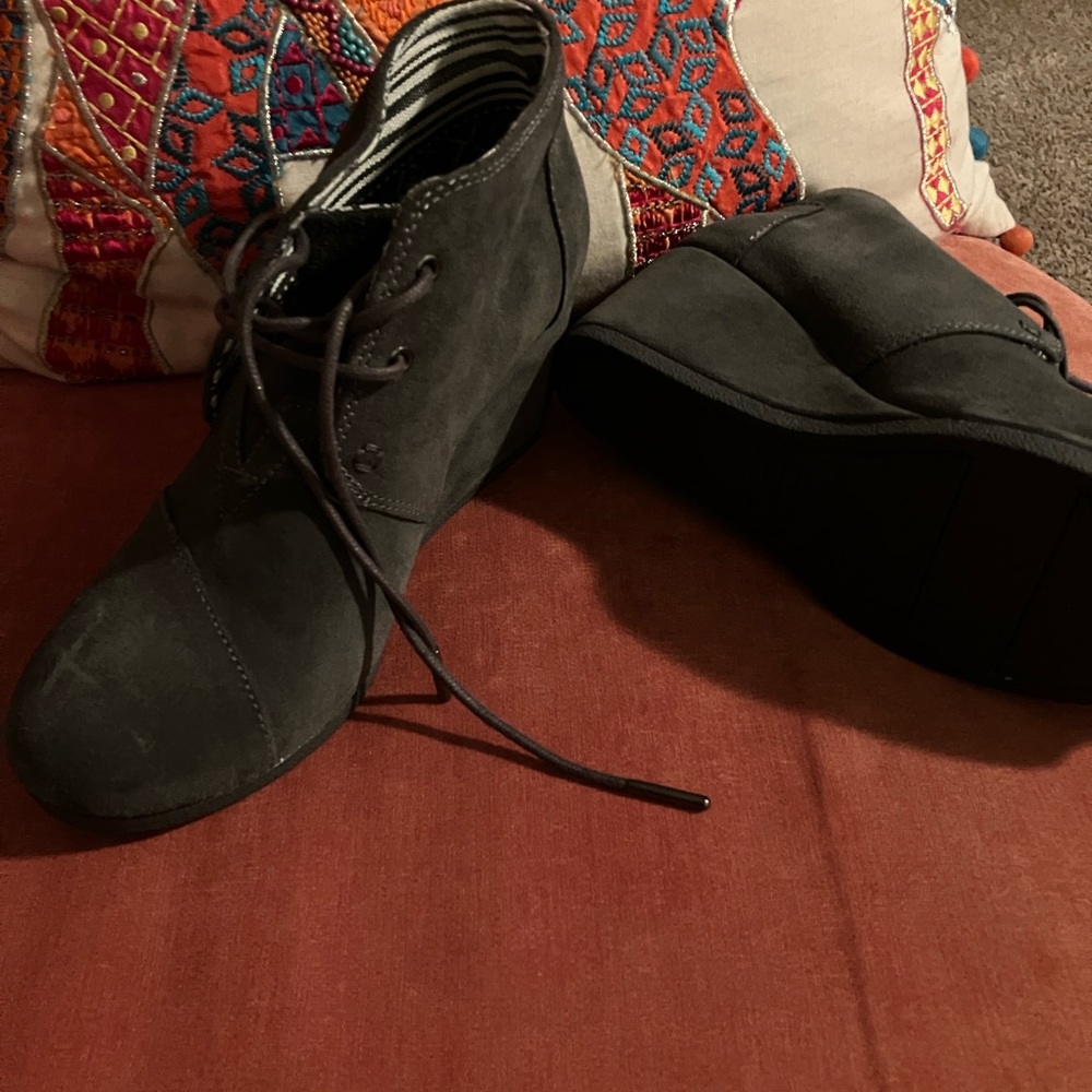 Toms